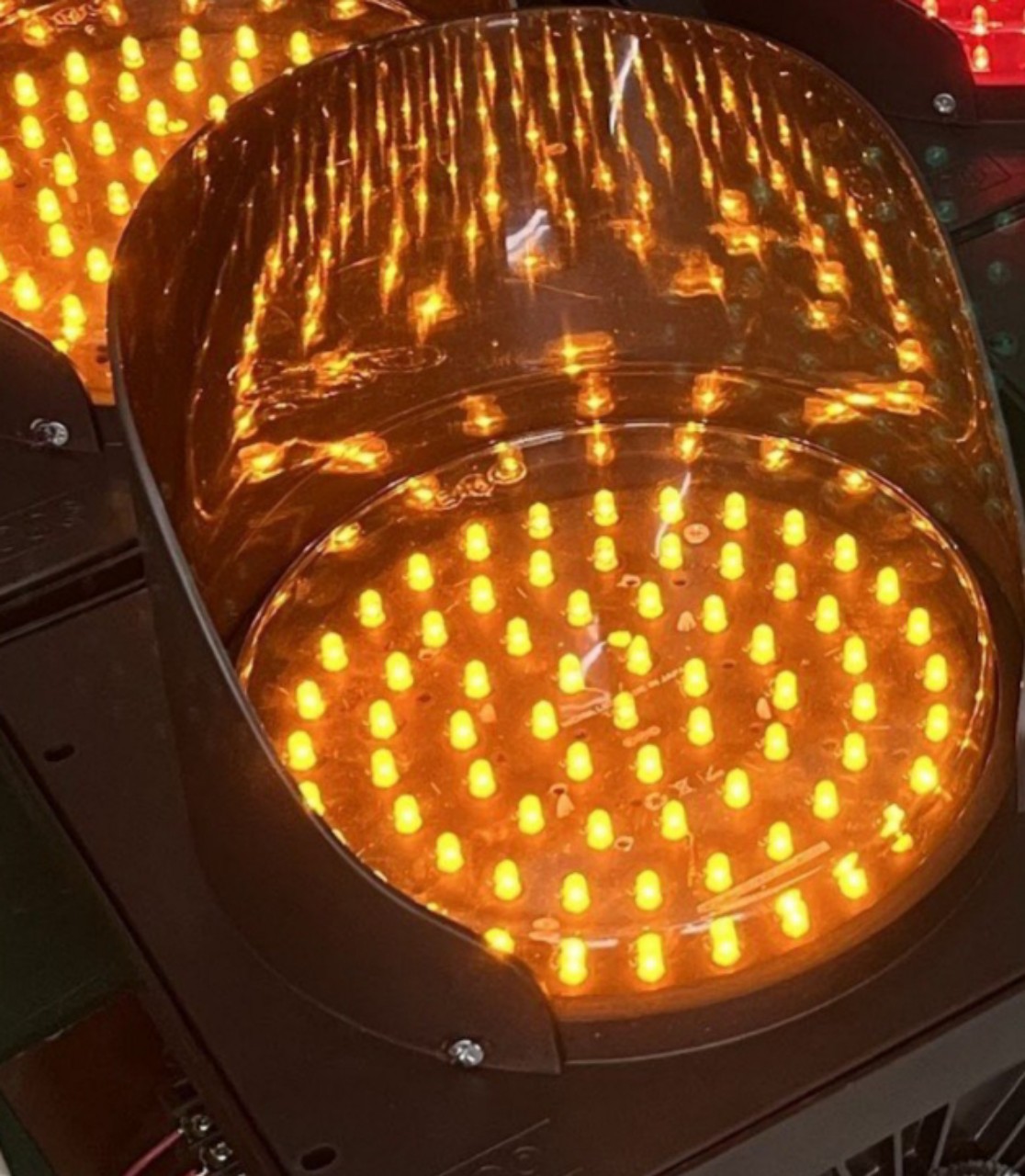 Đèn chớp vàng năng lượng mặt trời – Sự lựa chọn hoàn hảo cho giao thông an toàn.